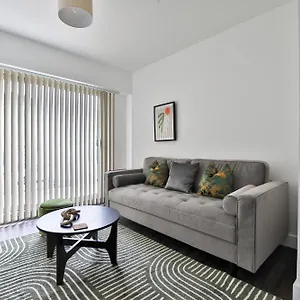 Apartment Amber Vista 2 Bedroom Apartments- Supermarket, Coffee Shop, Restaurants & Parking Below, Cardiff