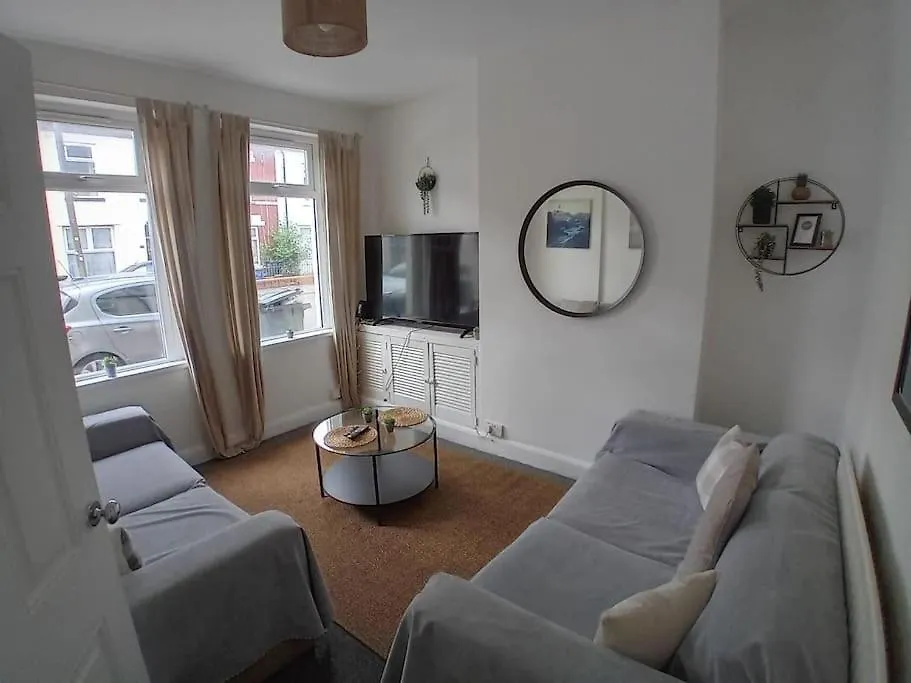 Large Family Home Central Location 3 Double Bedrooms And 1 Single Bedroom Cardiff