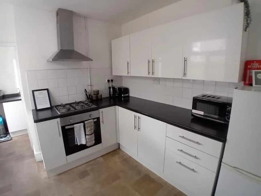 Large Family Home Central Location 3 Double Bedrooms And 1 Single Bedroom Cardiff Holiday home