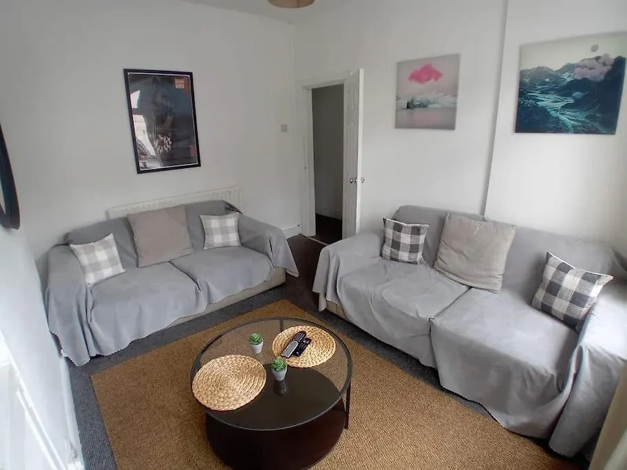 Holiday home Large Family Home Central Location 3 Double Bedrooms And 1 Single Bedroom Cardiff