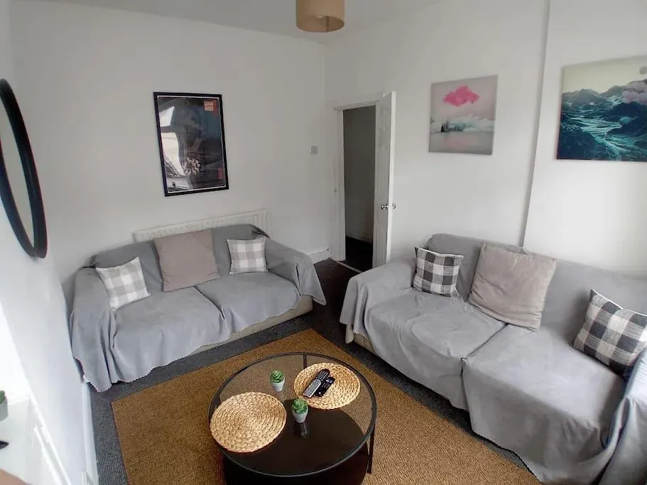 Holiday home Large Family Home Central Location 3 Double Bedrooms And 1 Single Bedroom Cardiff